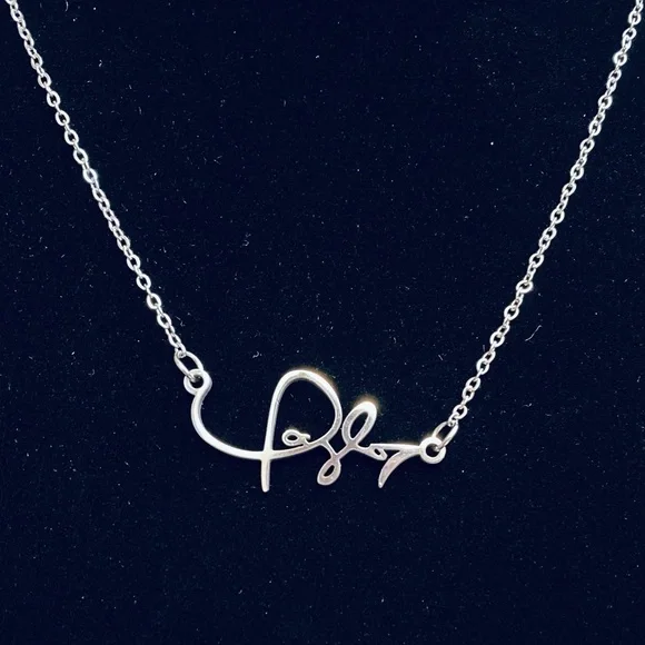 Taylor Swift Signature Pendant Necklace - Picture 3 of 3